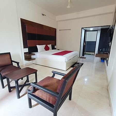Hotel New Rajdarshan Мадикери Екстериор снимка