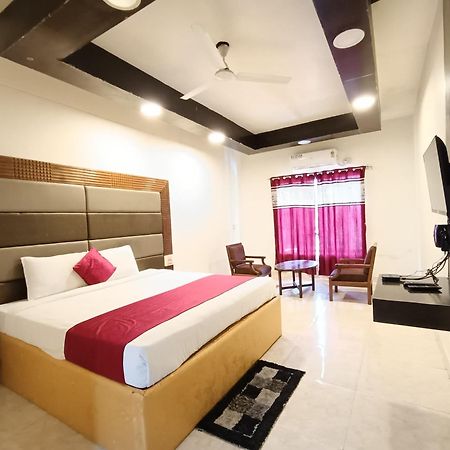 Hotel New Rajdarshan Мадикери Екстериор снимка