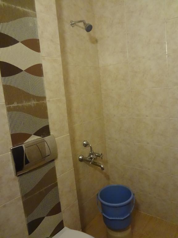 Hotel New Rajdarshan Мадикери Екстериор снимка