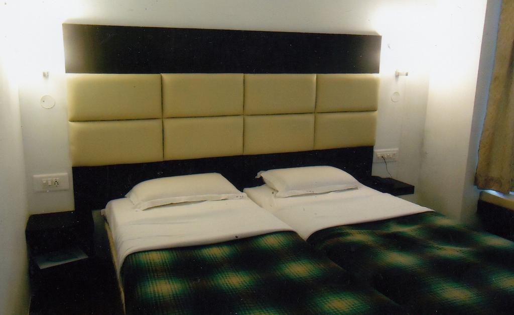 Hotel New Rajdarshan Мадикери Стая снимка