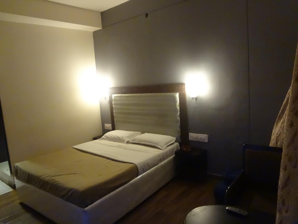 Hotel New Rajdarshan Мадикери Стая снимка