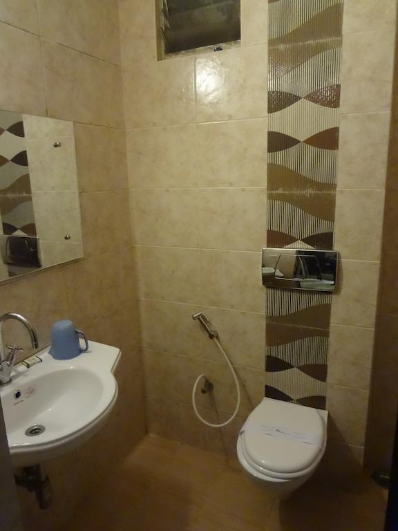 Hotel New Rajdarshan Мадикери Екстериор снимка