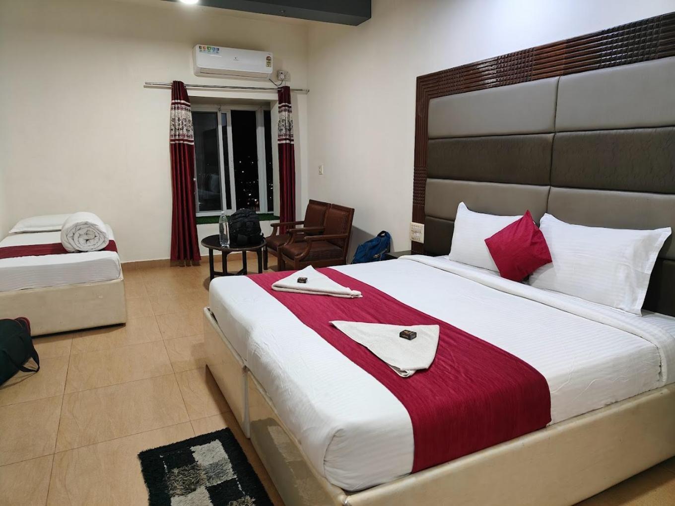 Hotel New Rajdarshan Мадикери Екстериор снимка