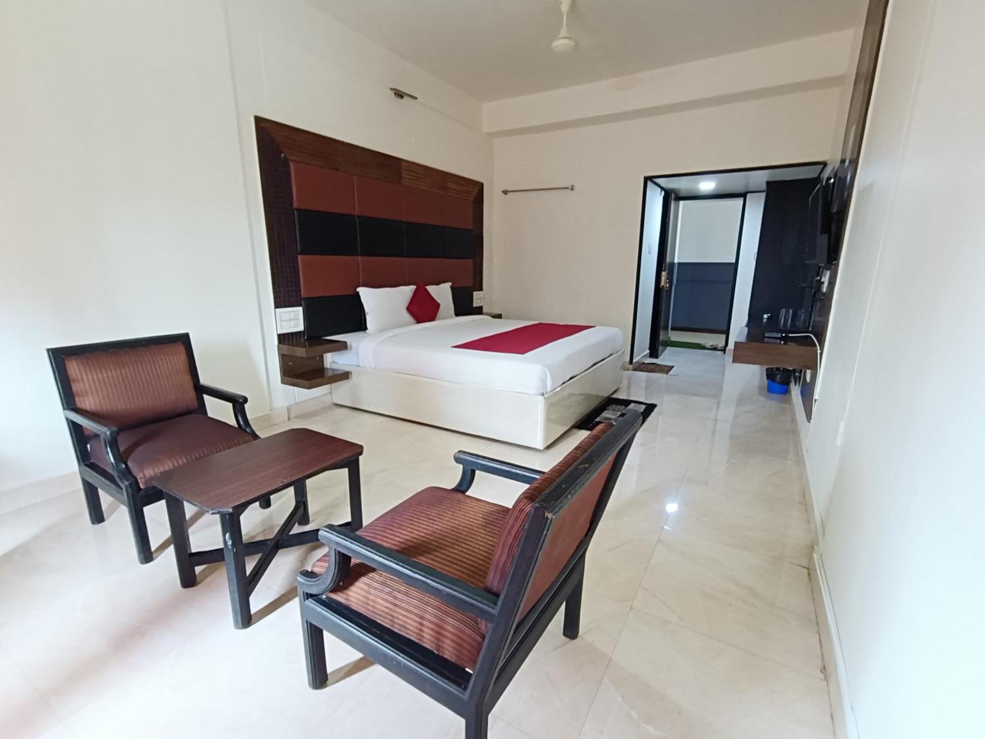 Hotel New Rajdarshan Мадикери Екстериор снимка