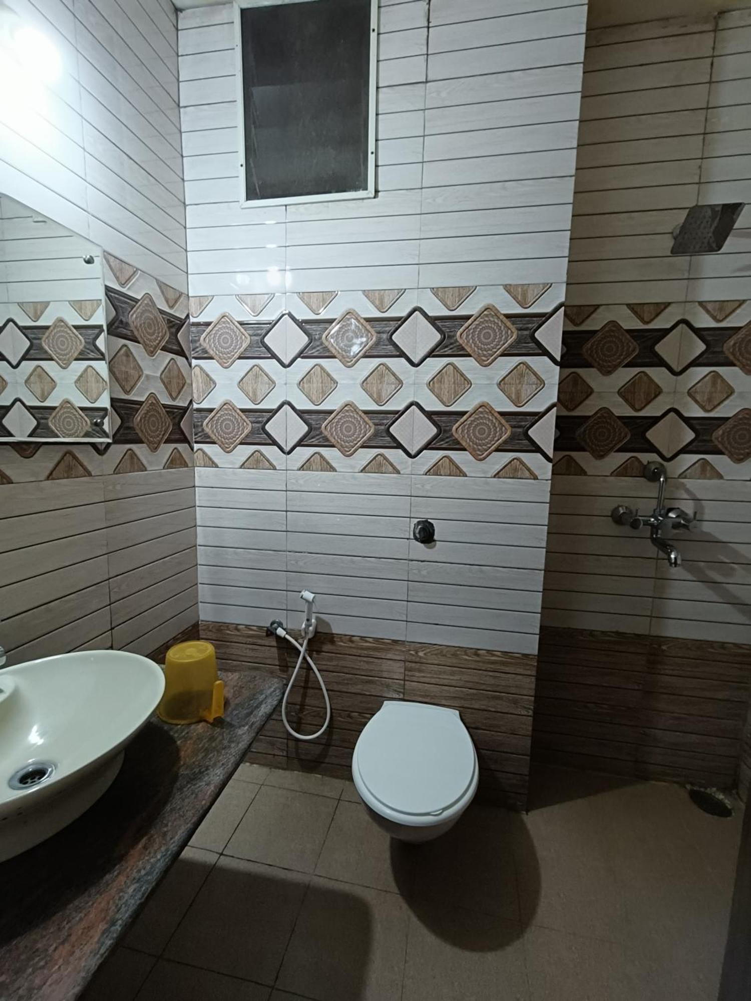 Hotel New Rajdarshan Мадикери Екстериор снимка