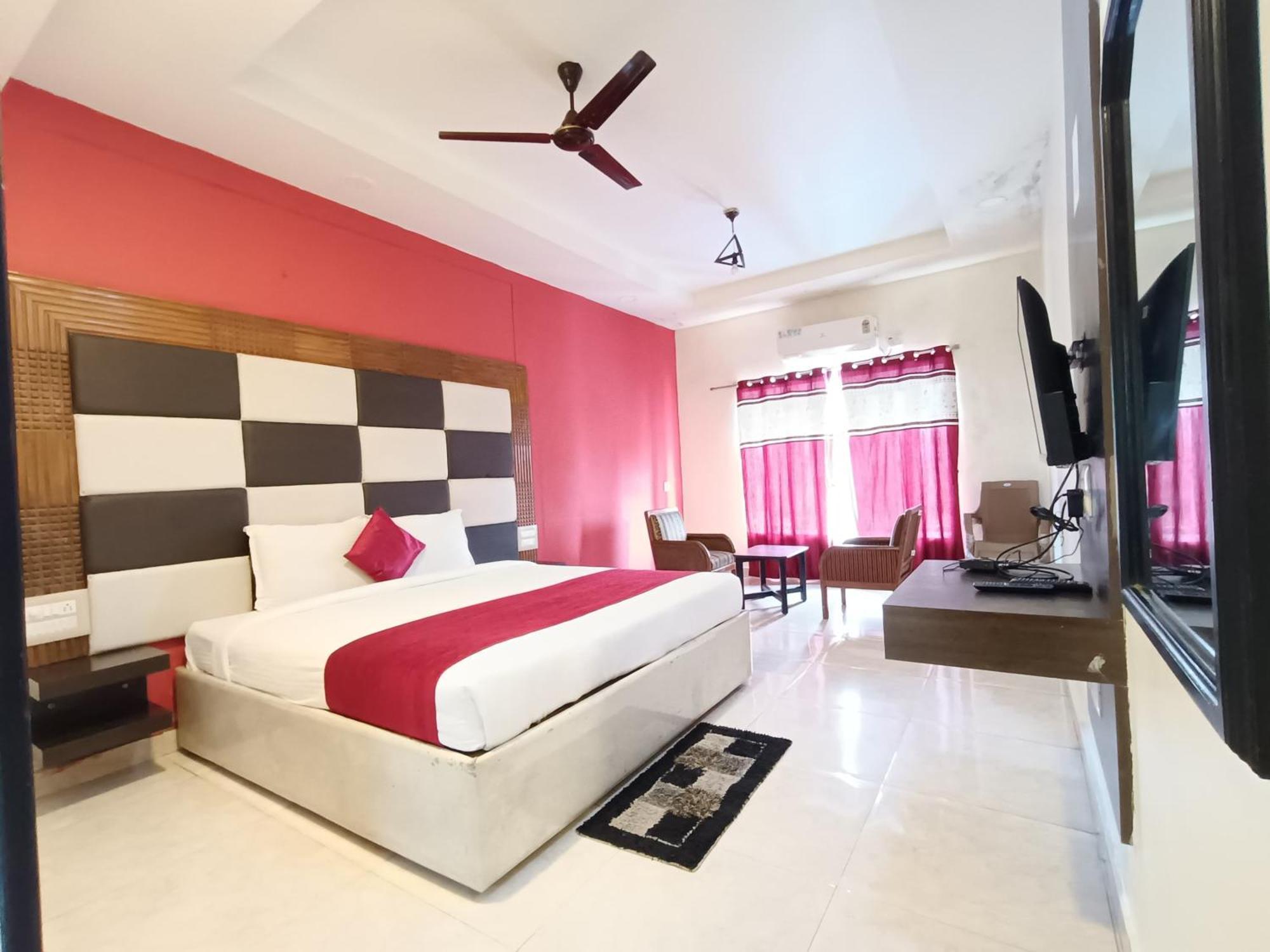 Hotel New Rajdarshan Мадикери Екстериор снимка