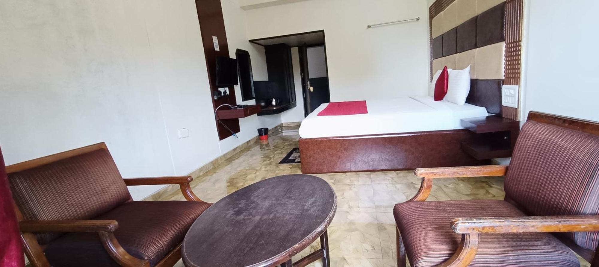 Hotel New Rajdarshan Мадикери Екстериор снимка