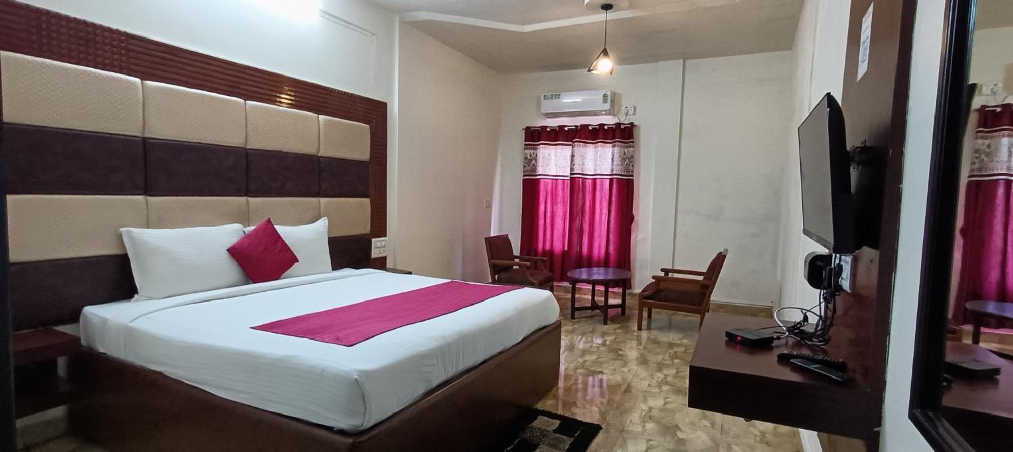 Hotel New Rajdarshan Мадикери Екстериор снимка