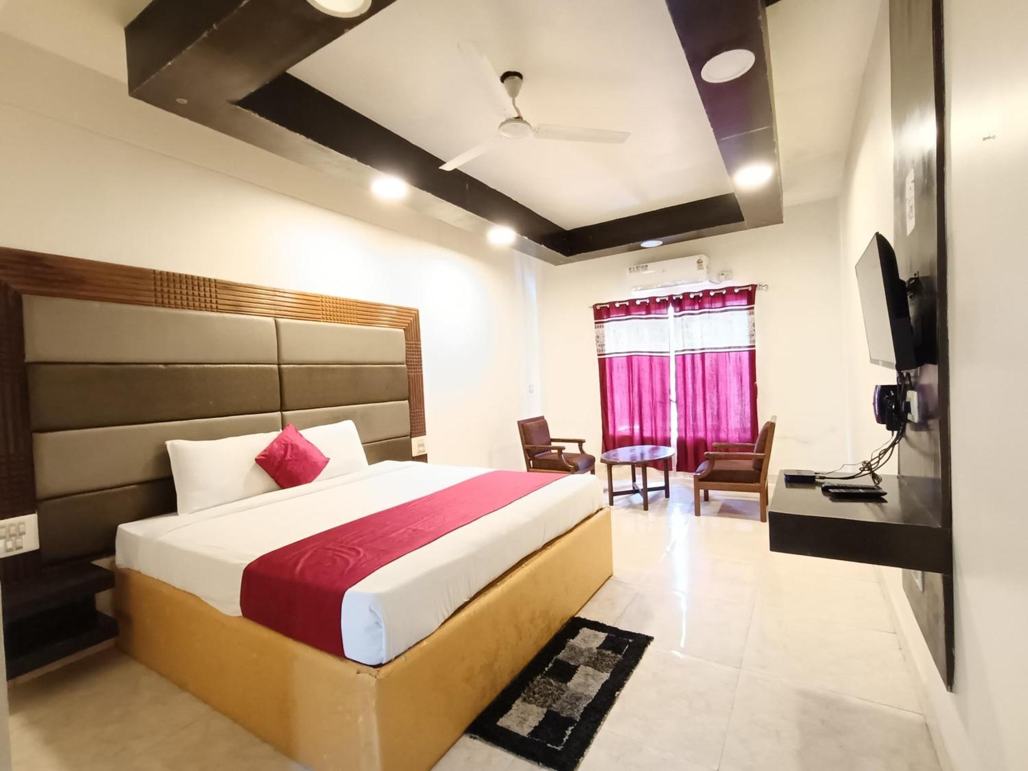 Hotel New Rajdarshan Мадикери Екстериор снимка