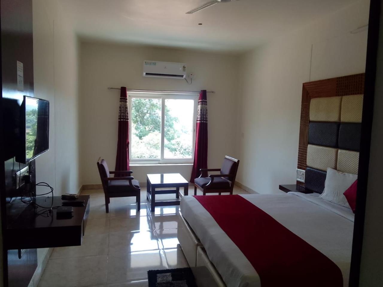Hotel New Rajdarshan Мадикери Екстериор снимка
