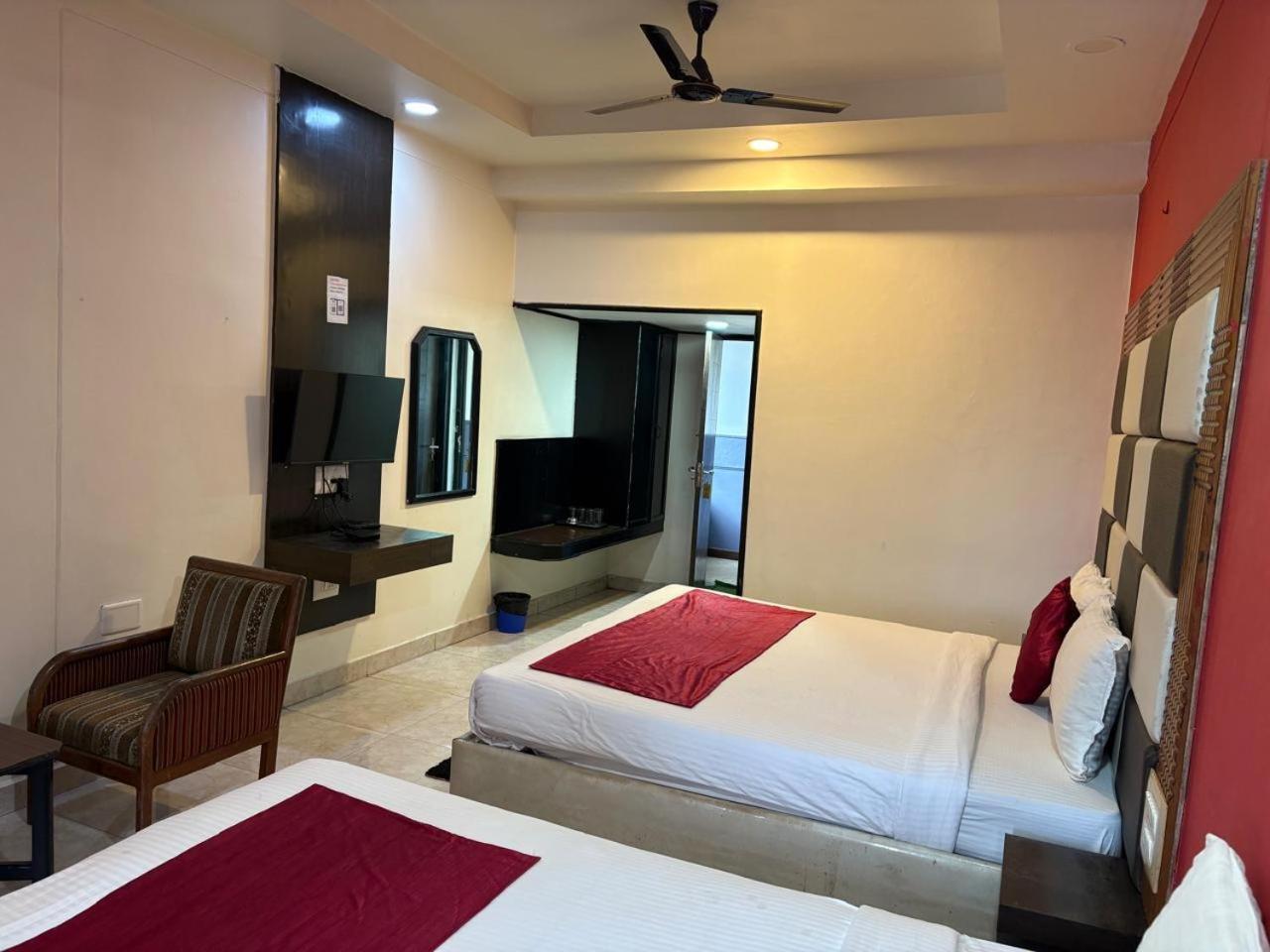 Hotel New Rajdarshan Мадикери Екстериор снимка