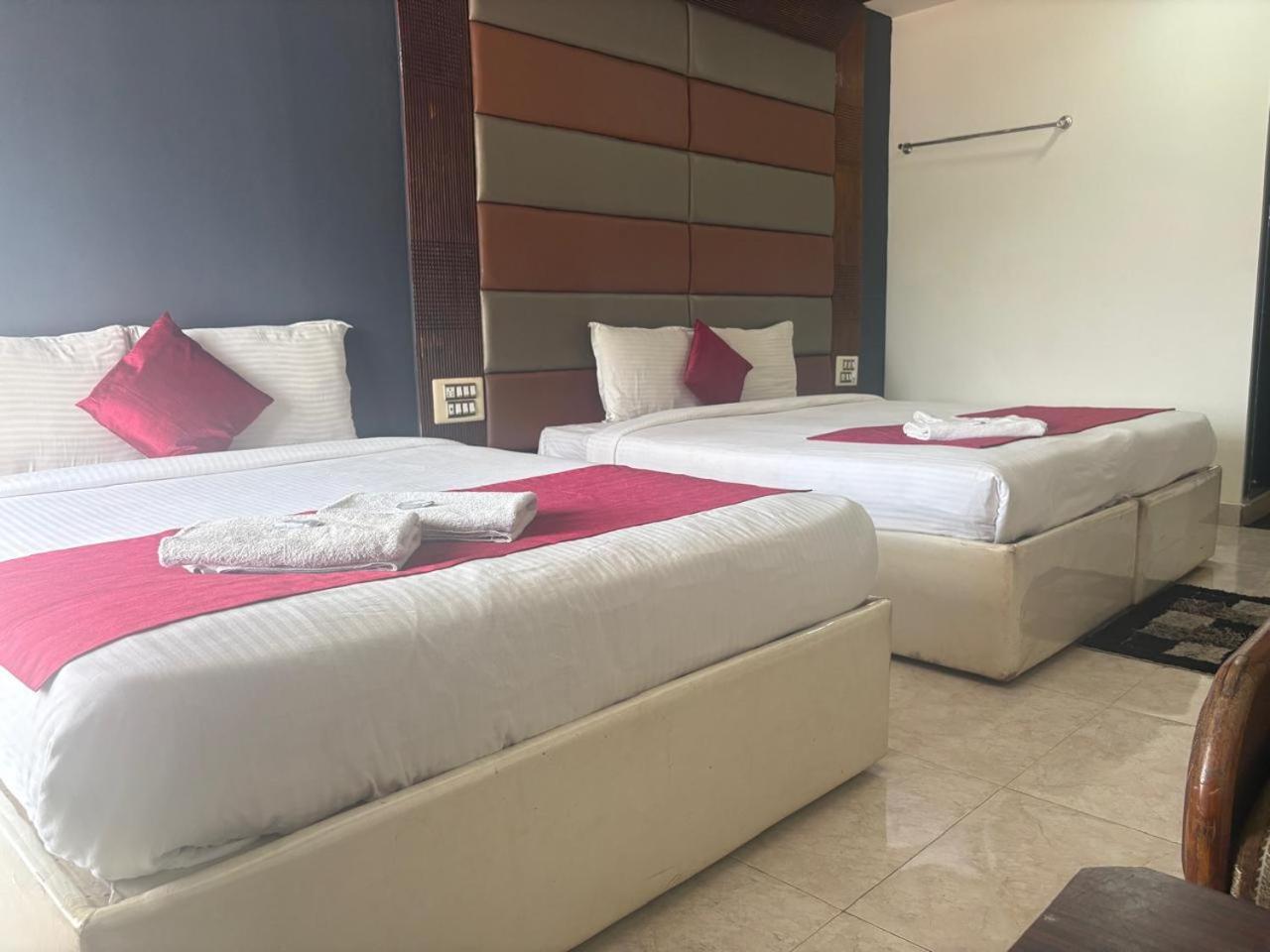 Hotel New Rajdarshan Мадикери Екстериор снимка