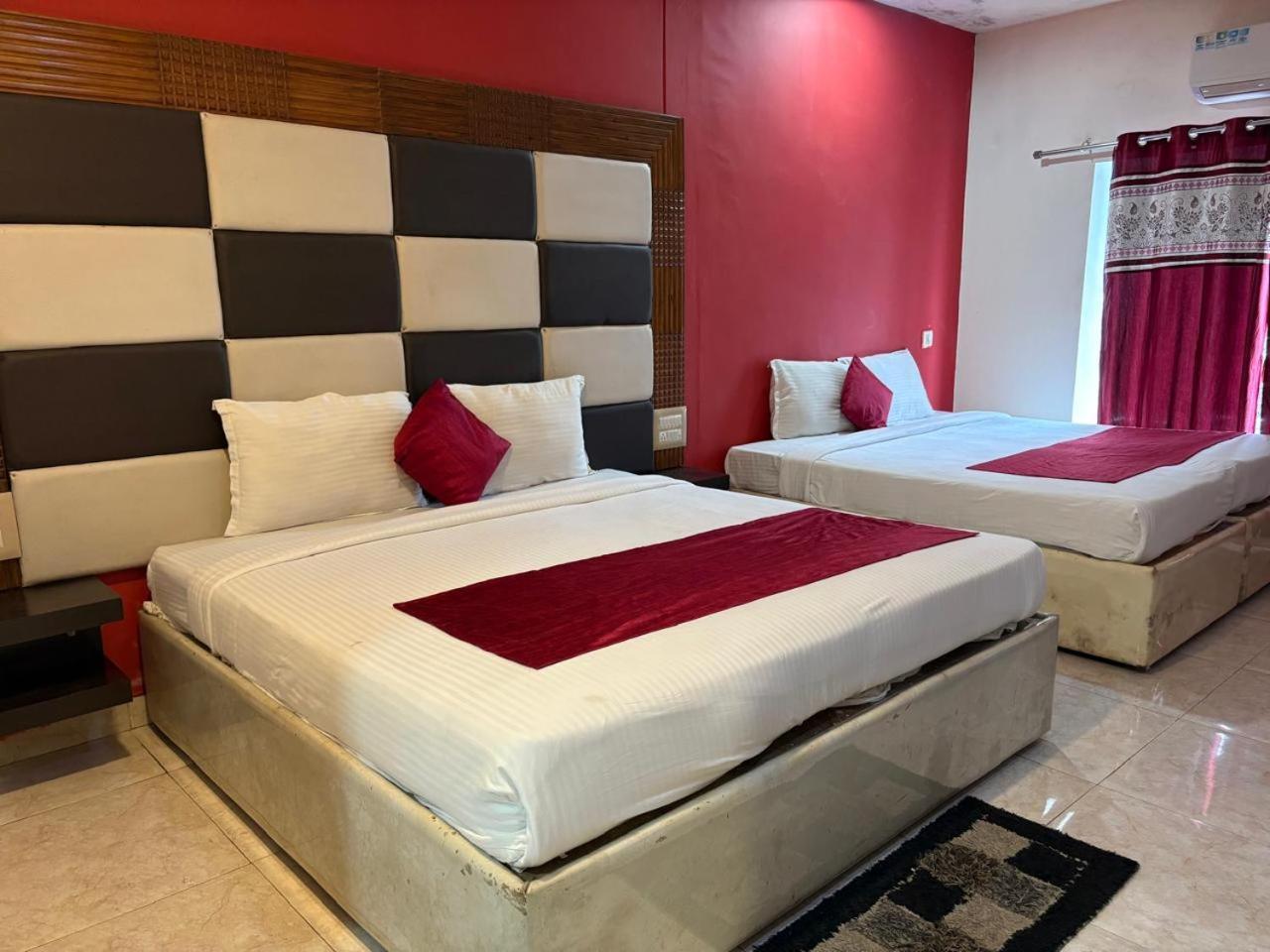 Hotel New Rajdarshan Мадикери Екстериор снимка
