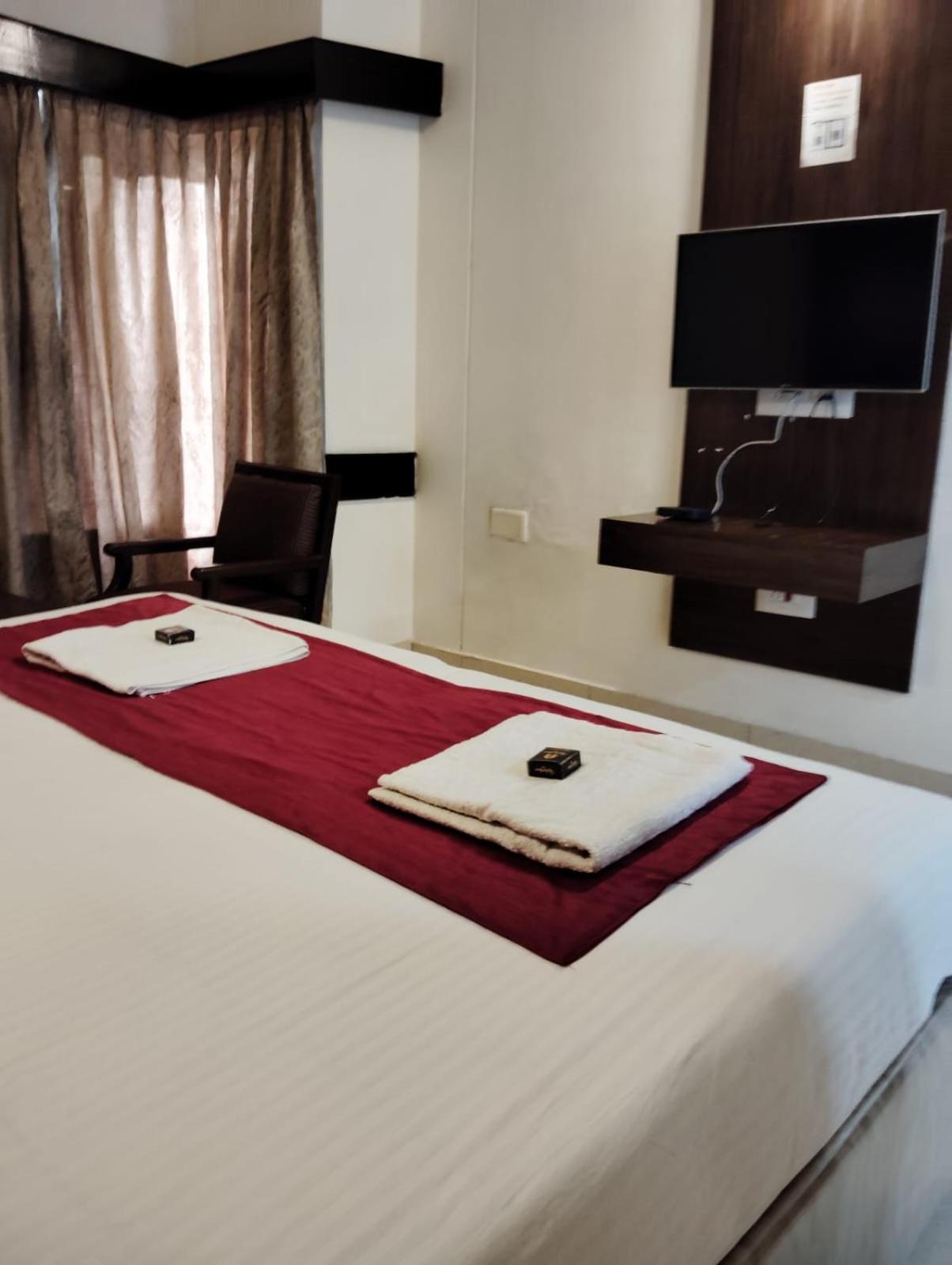 Hotel New Rajdarshan Мадикери Екстериор снимка