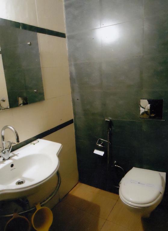 Hotel New Rajdarshan Мадикери Екстериор снимка