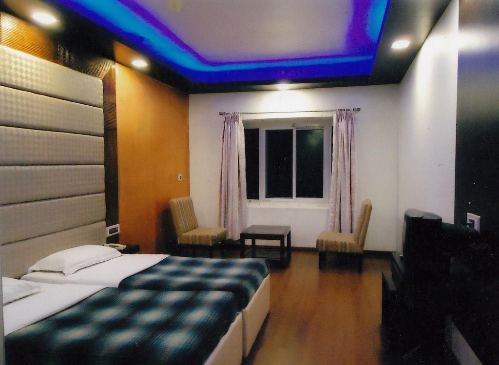 Hotel New Rajdarshan Мадикери Екстериор снимка