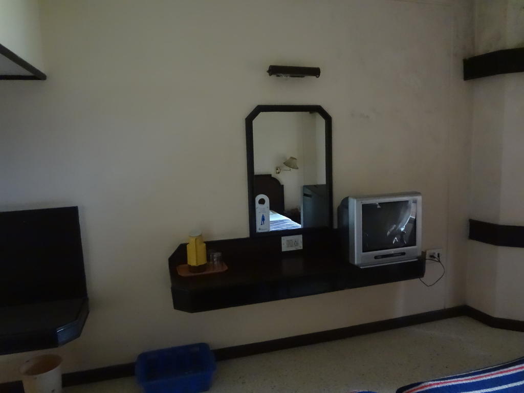 Hotel New Rajdarshan Мадикери Екстериор снимка